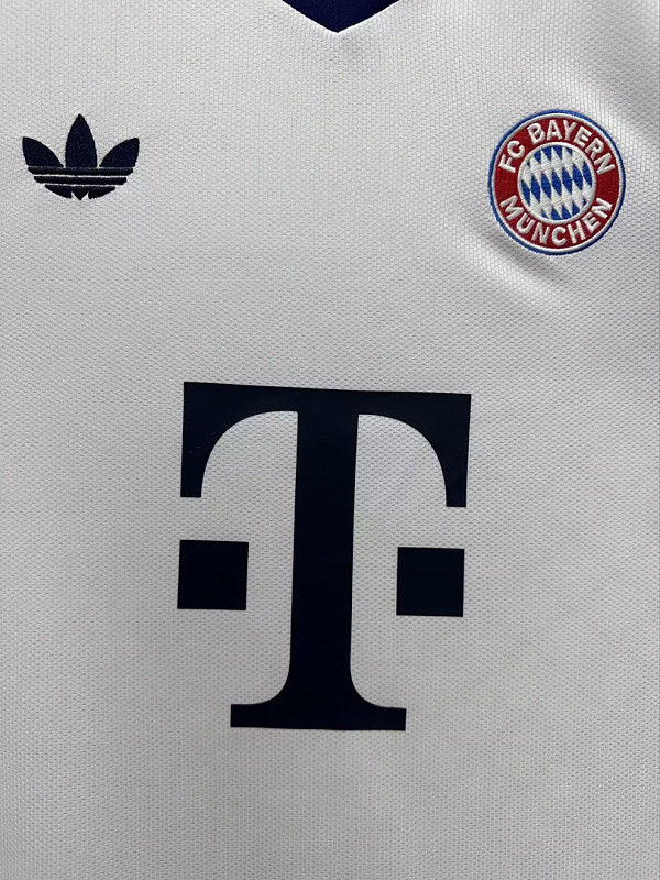 Bayern Munich 26/27 Bayern Munich Away 5