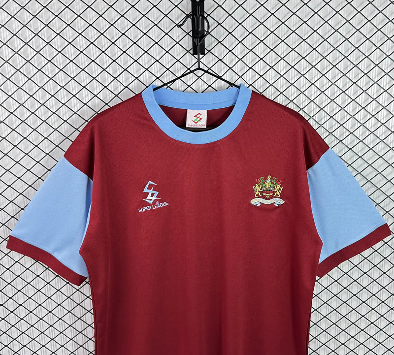 Burnley Soccer 00/01 Burnley Home Retro 3