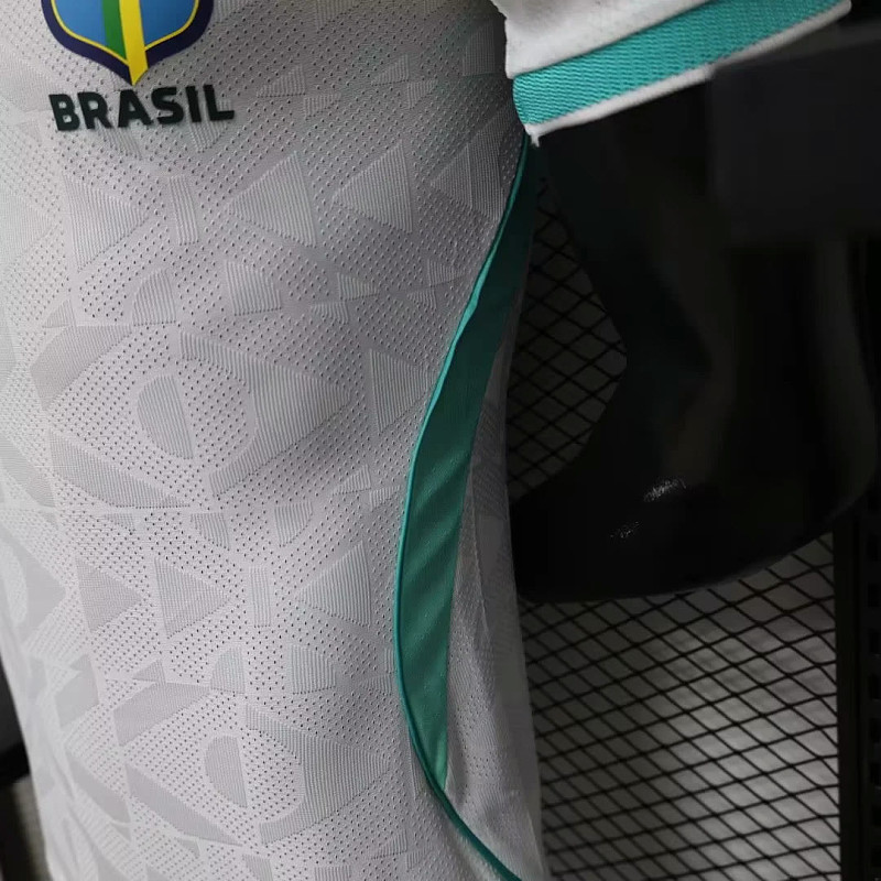 Brasile Brazil Special Edition White with Green Neck Player 8